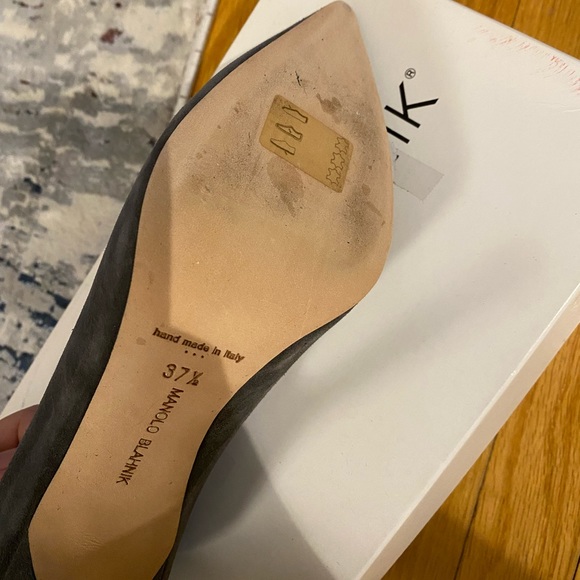 MANOLO BLAHNIK *Brand New*
Grey Suede BB Pointed Toe Pump - Picture 3 of 5